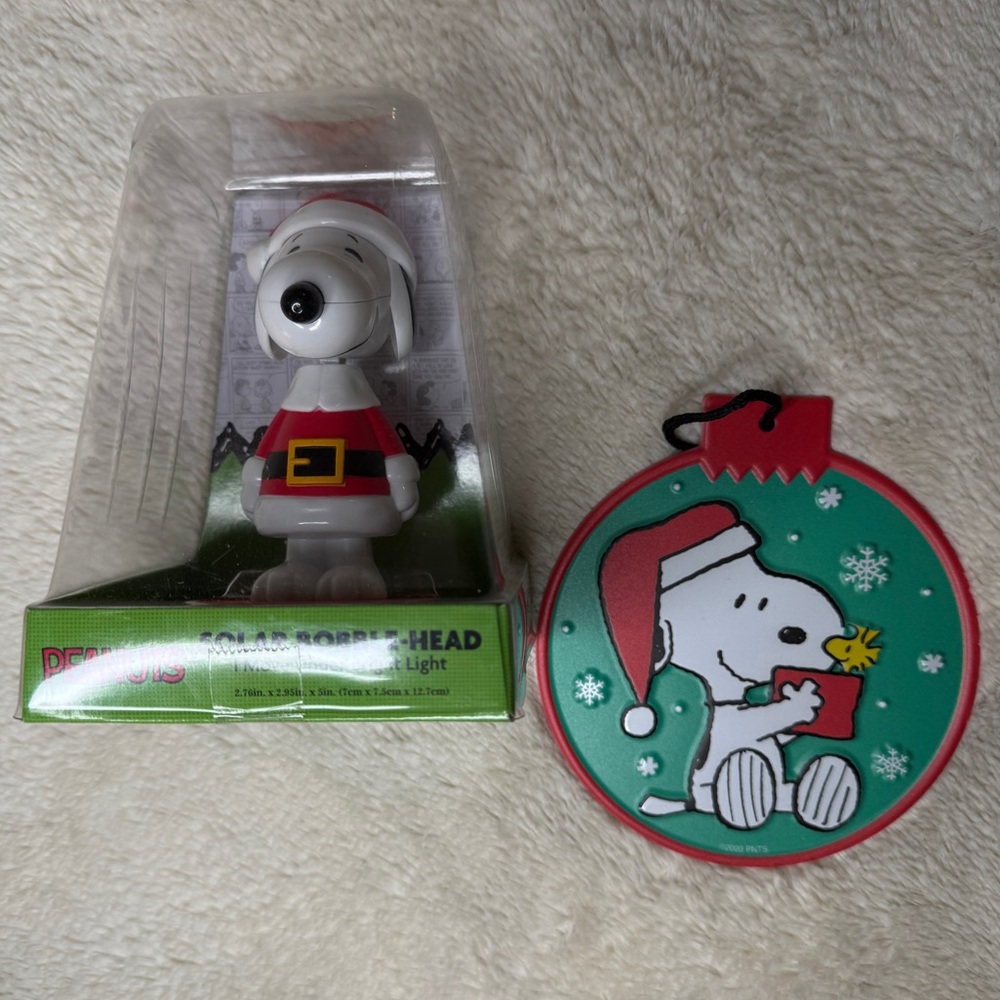 Peanuts Snoopy Santa Solar Bobble-Head with Ornament